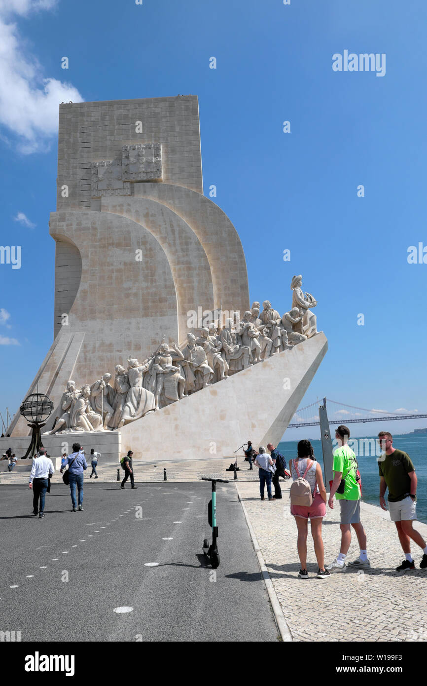 Vertical view of explorers sculpture 'monument to the Discoveries of the New World' & tourists in Belem Lisboa Lisbon Portugal Europe EU  KATHY DEWITT Stock Photo