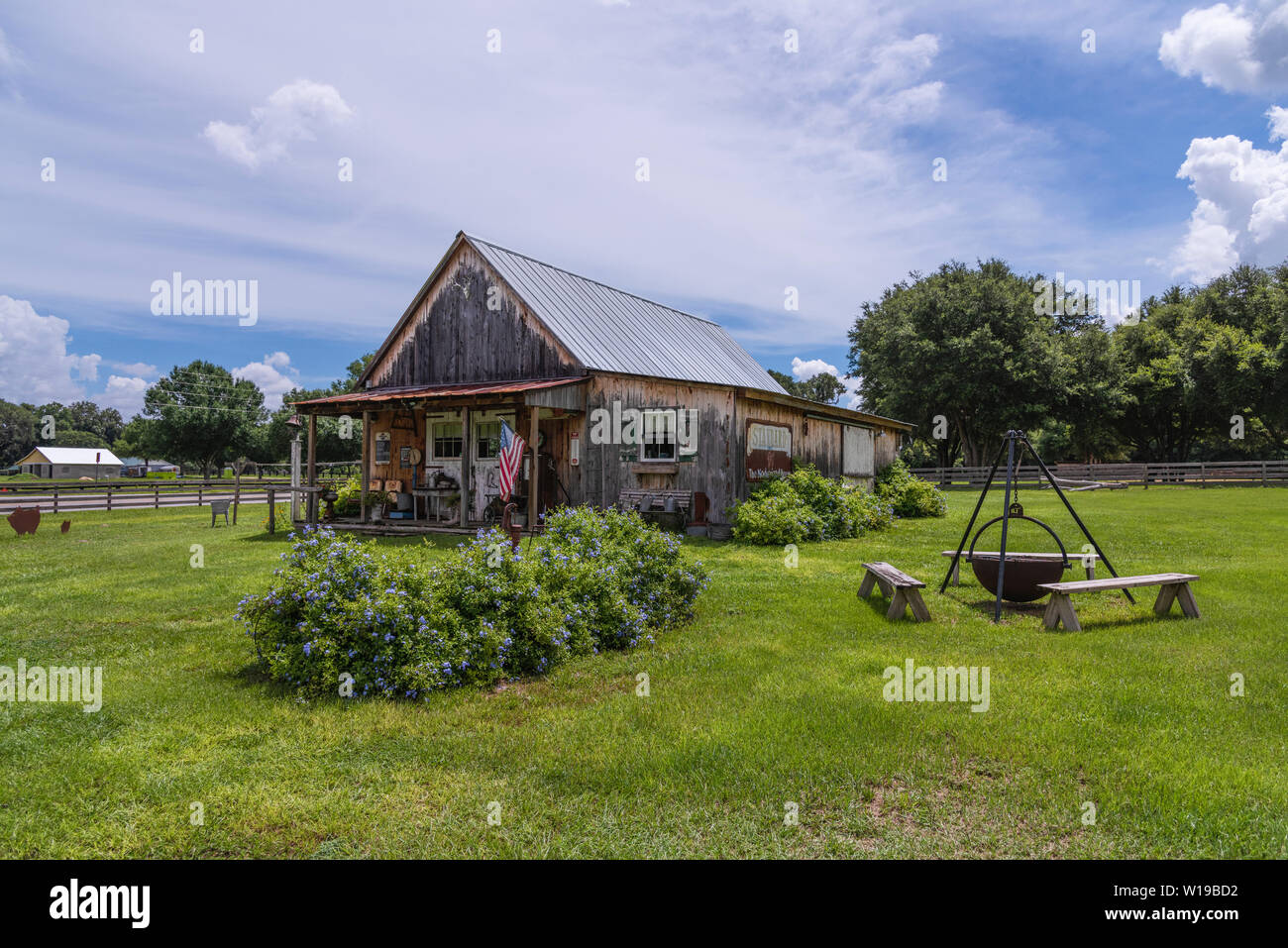 American farm house hi-res stock photography and images - Alamy