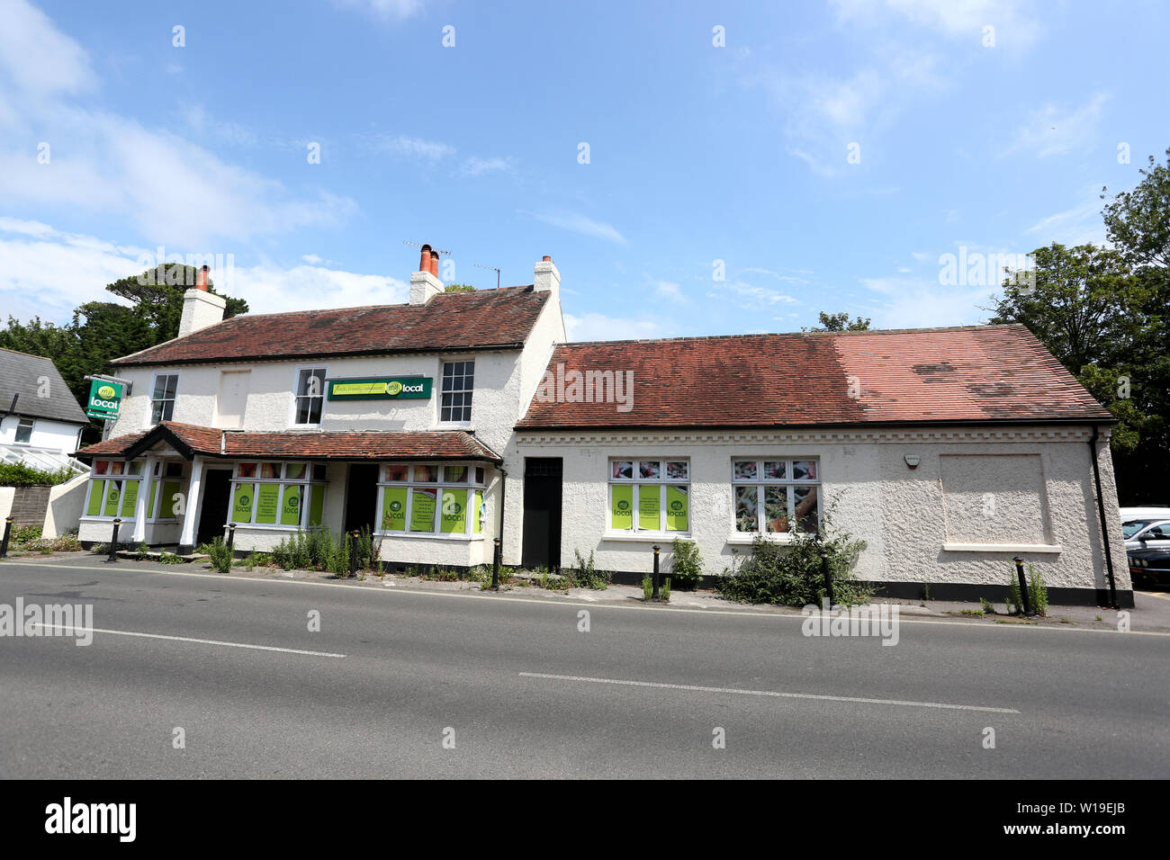 Closed pub in Aldwick Bognor Regis West Sussex UK Stock Photo