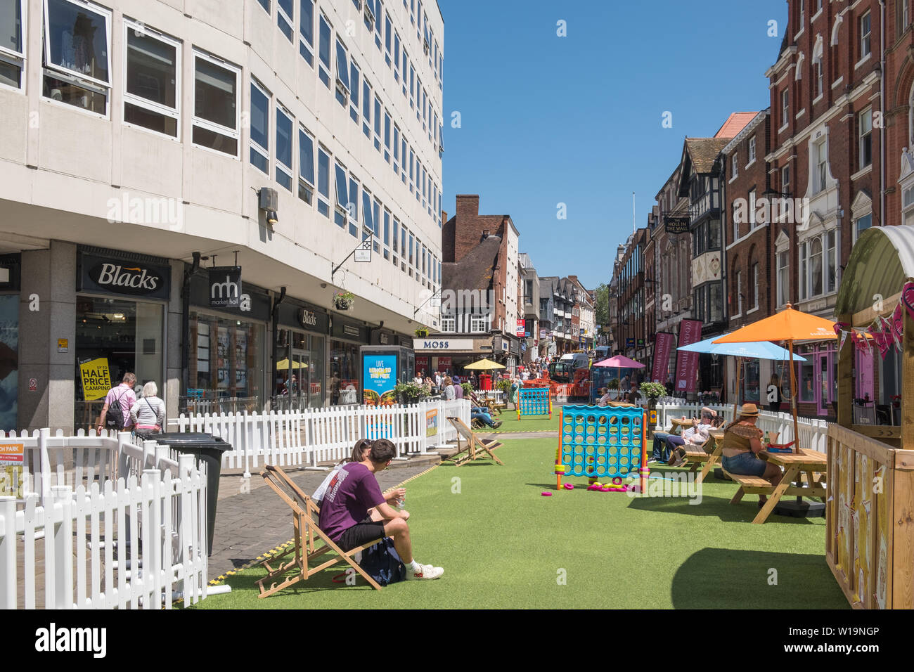 Pocket Park in shopping area known as Shoplatch in the centre of Shrewsbury with artificial turf and deck chairs for people to relax in the summer Stock Photo