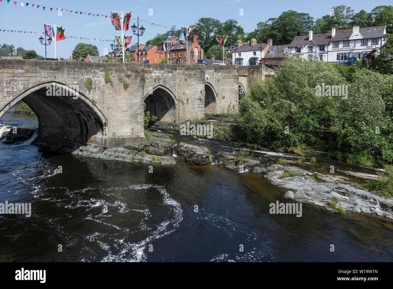 Wales,  Denbighshire, Llangollen, Bridge over River Dee Stock Photo