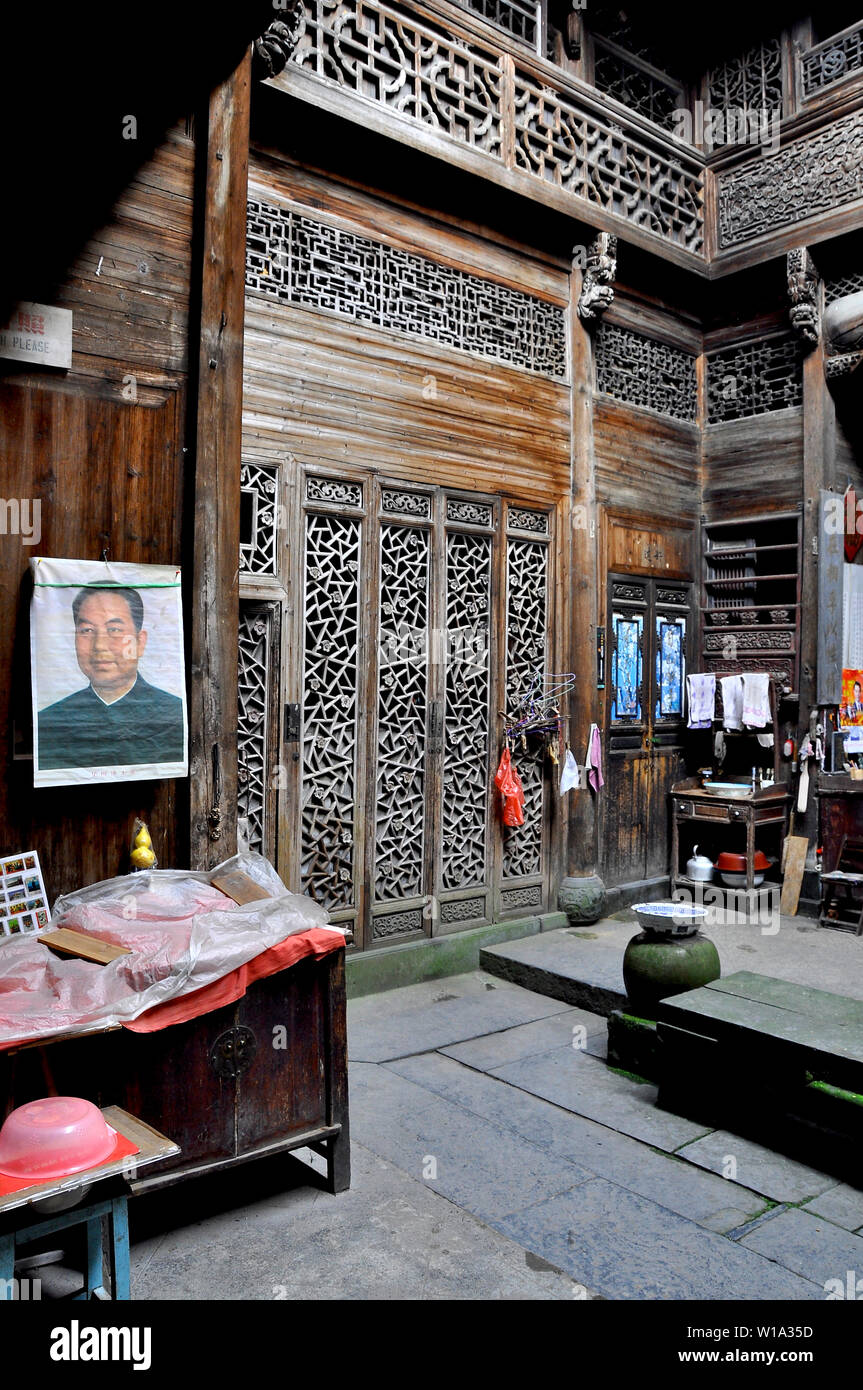 Chinese screens hi-res stock photography and images - Alamy