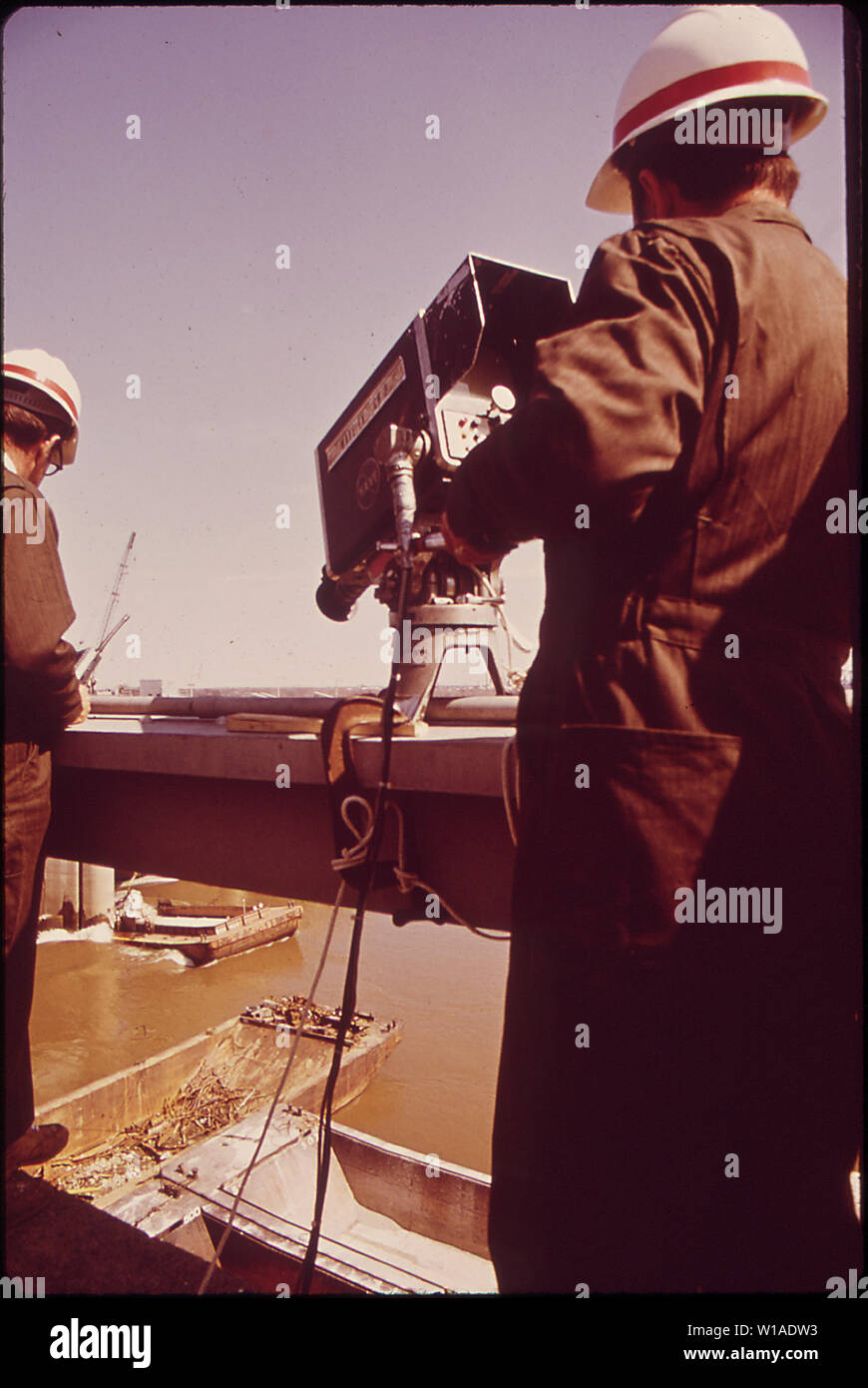 A MONITORING SYSTEM TO DETECT CHLORINE LEAKAGE IS SET UP BY THE ENVIRONMENTAL PROTECTION AGENCY