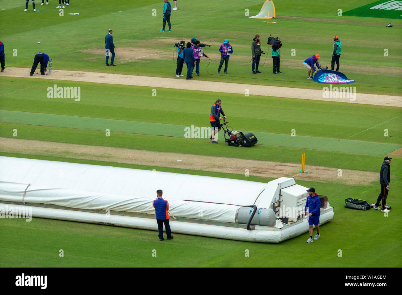28th June 2019 - Ground staff prepare the wicket prior to the New Zealand verses Pakistan in the 2019 ICC World Cup held in England and Wales Stock Photo