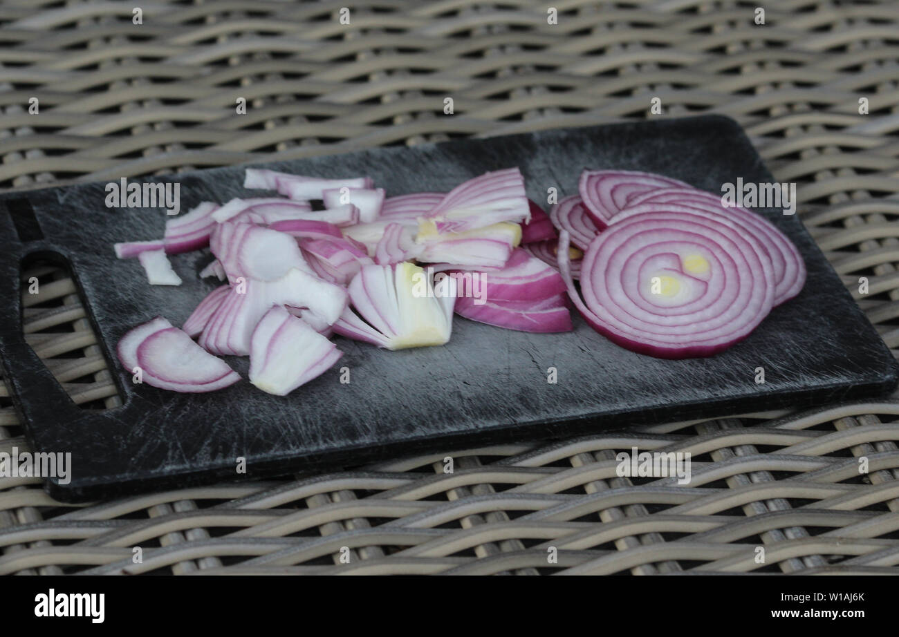 Raw onion chopped board hi-res stock photography and images - Alamy