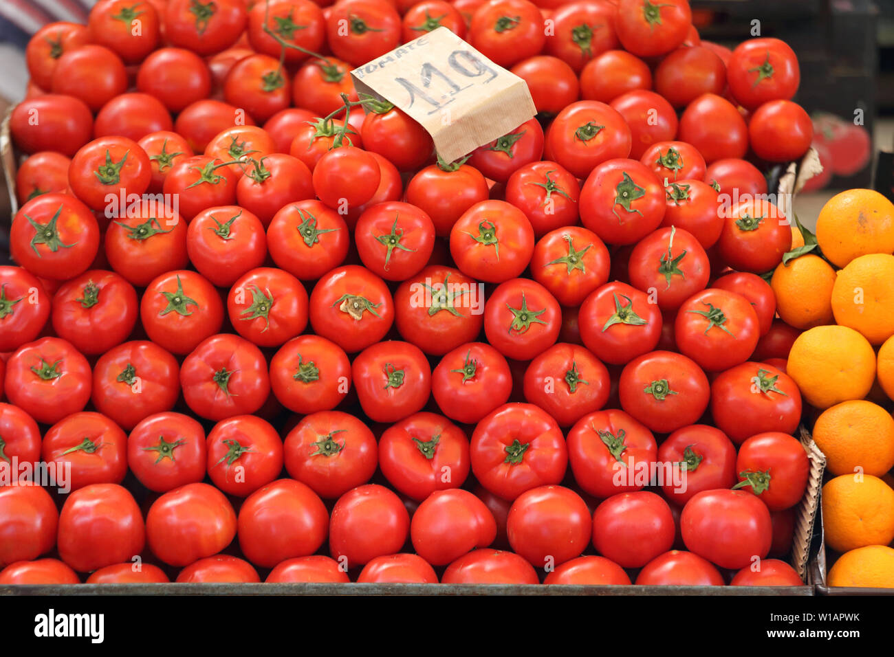 Pile of Red Tomato at Market Stall Stock Photo - Alamy