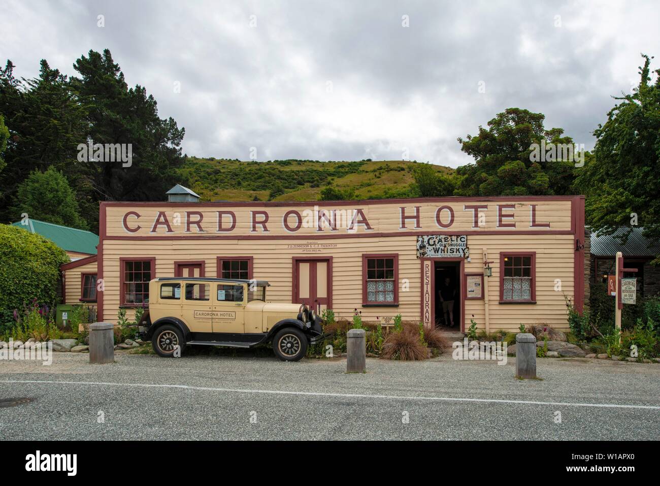 Historic Hotel with Oldtimer and Wild West Architecture, Cardrona Hotel, Cardrona, New Zealand Stock Photo