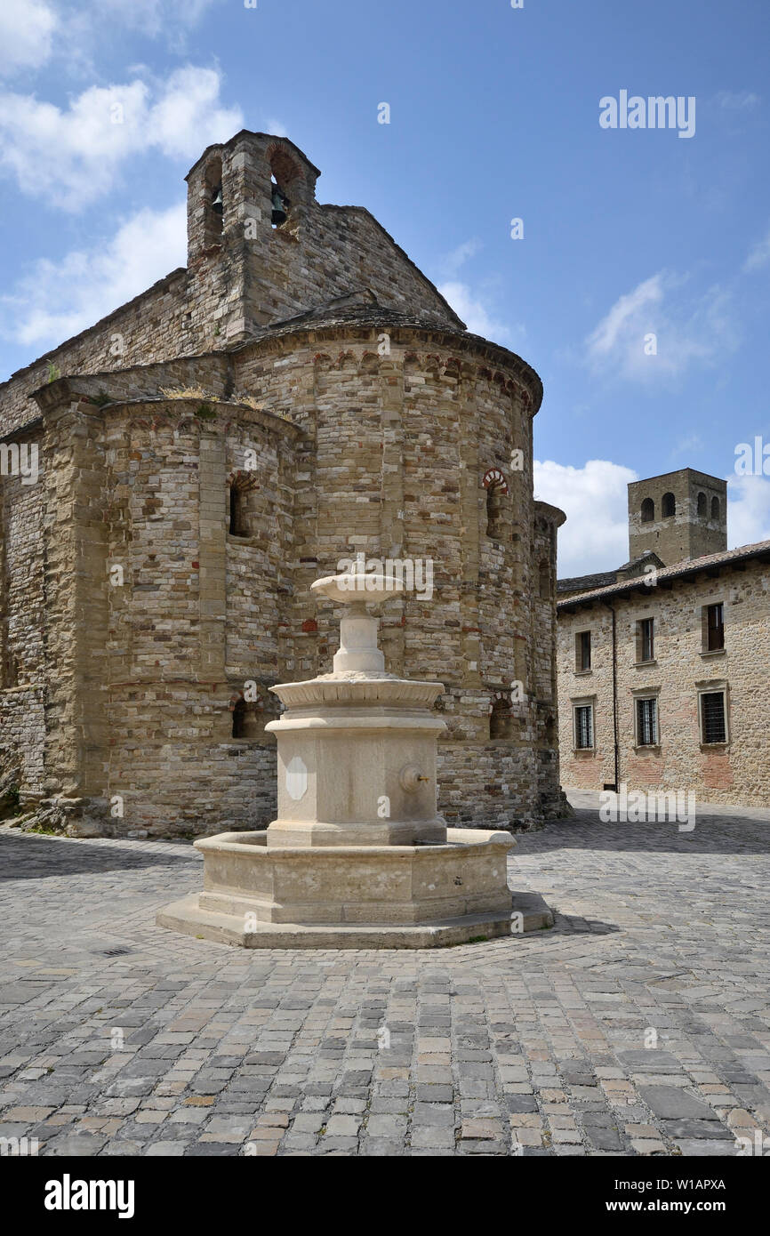 Beautiful square of the ancient San Leo village, hub of the historic Montefeltro region, in Emilia Romagna, Italy Stock Photo