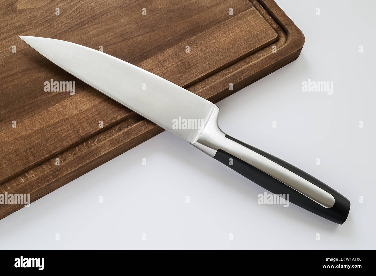 Professional chef knife, peeling knife and sharpening steel on wood cutting  board over a kitchen table. Chef working tools. Modern kitchen utensils  Stock Photo - Alamy