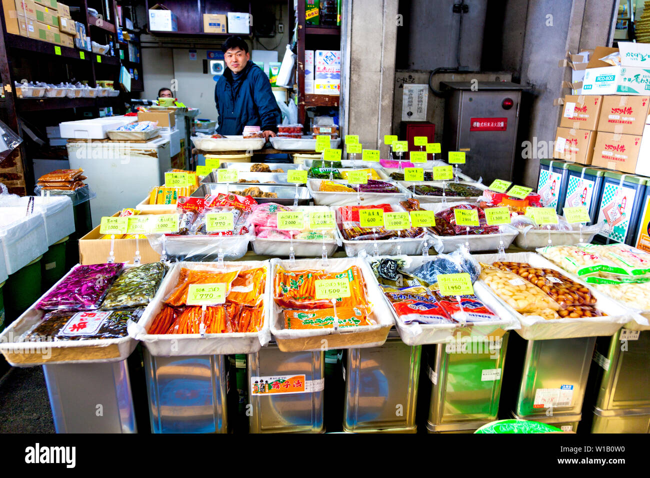 Seafood vendor at Tsukiji Fish Market in Tokyo, Japan Stock Photo