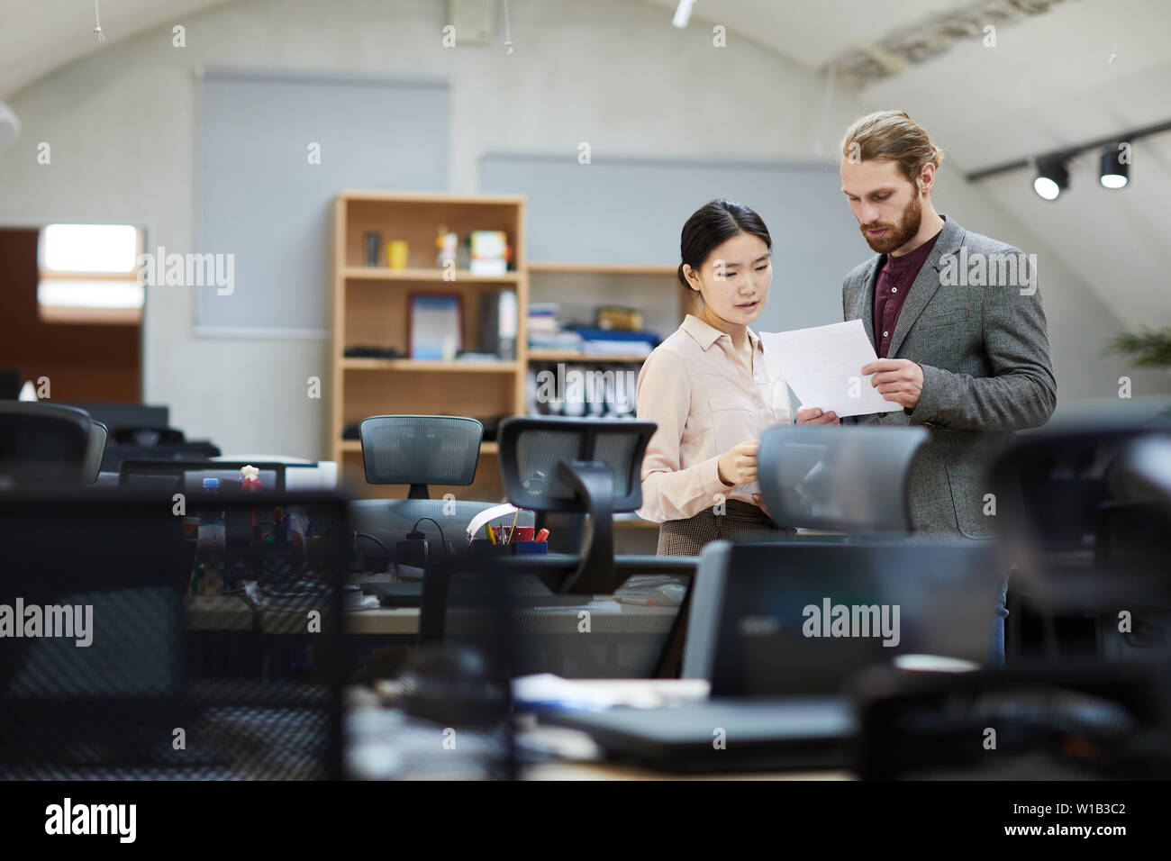 Asian secretary hi-res stock photography and images - Alamy