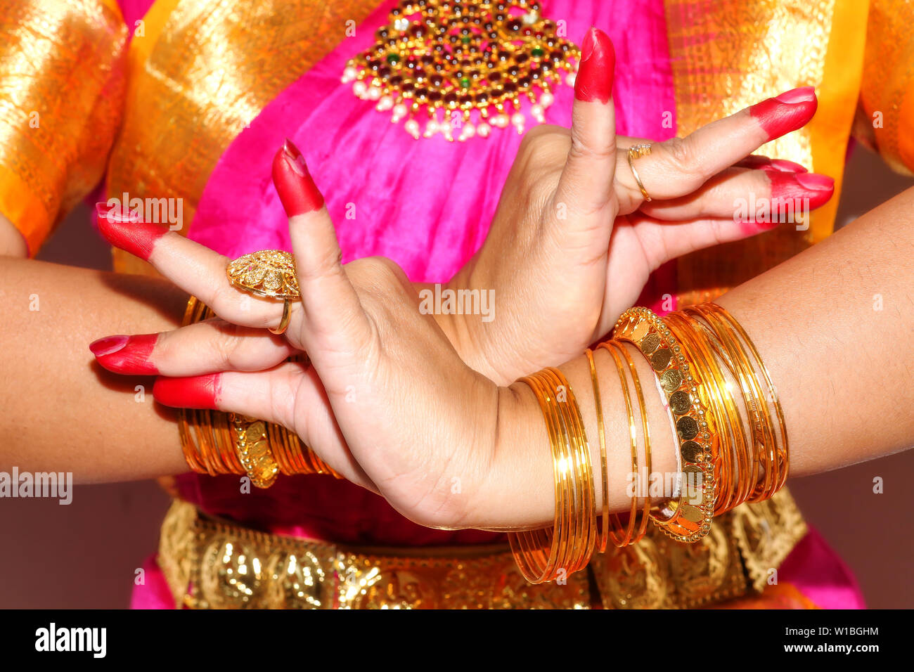 Bangles for deals bharatanatyam