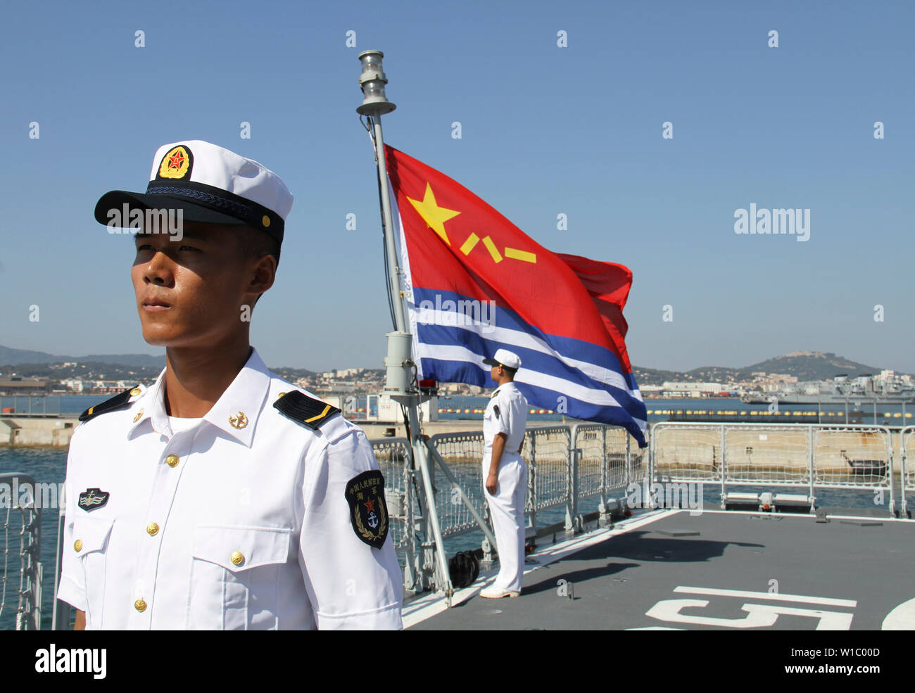 Toulon, France. 1st July, 2019. Soldiers of Chinese missile destroyer Xi'an stand and salute at Toulon port, in southern France, July 1, 2019. The 32nd Chinese naval escort fleet missile destroyer Xi'an arrived here Monday for a five-day visit. Credit: Yang Yimiao/Xinhua/Alamy Live News Stock Photo