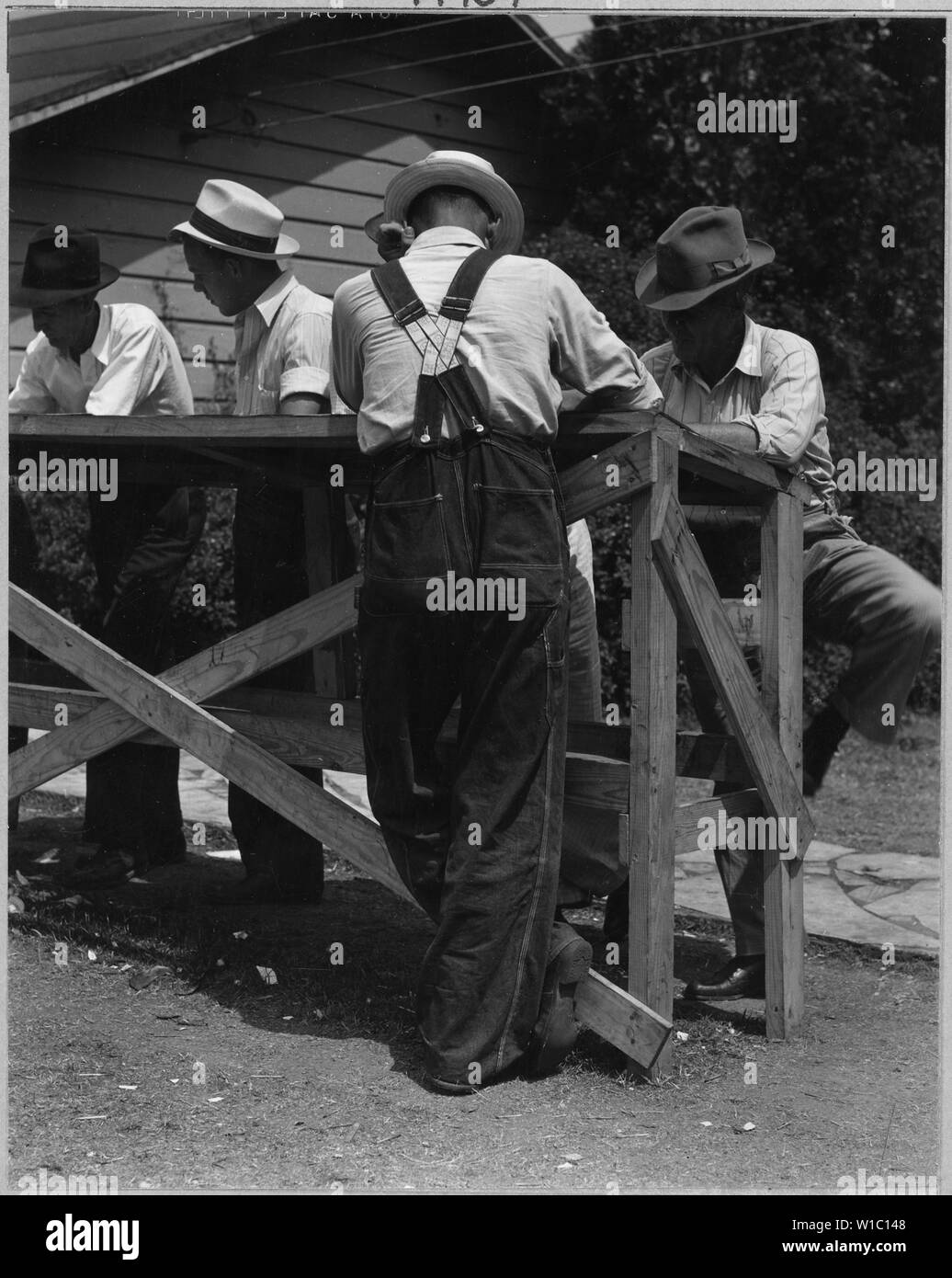Coosa Valley, Alabama. Employment line outside contractor's office