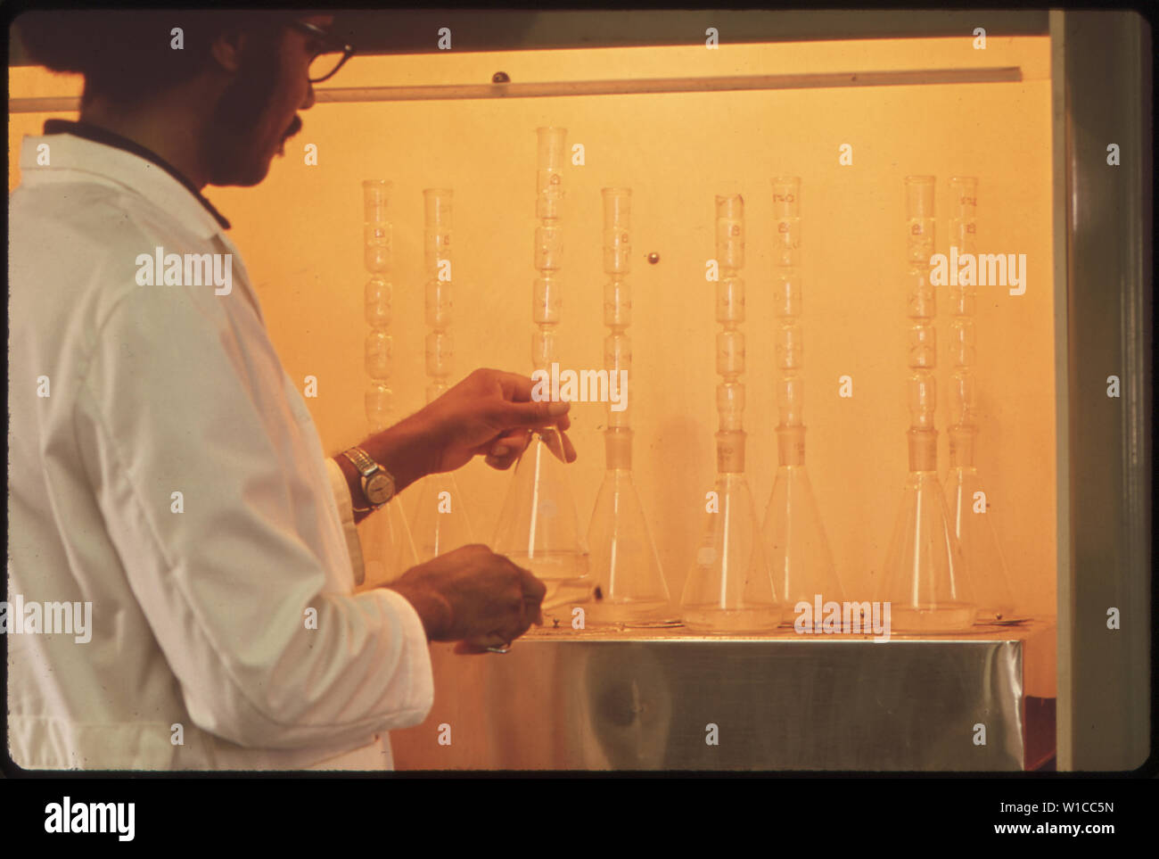 EPA GULF BREEZE LABORATORY CHEMISTRY LAB. A PHYSICAL SCIENCE