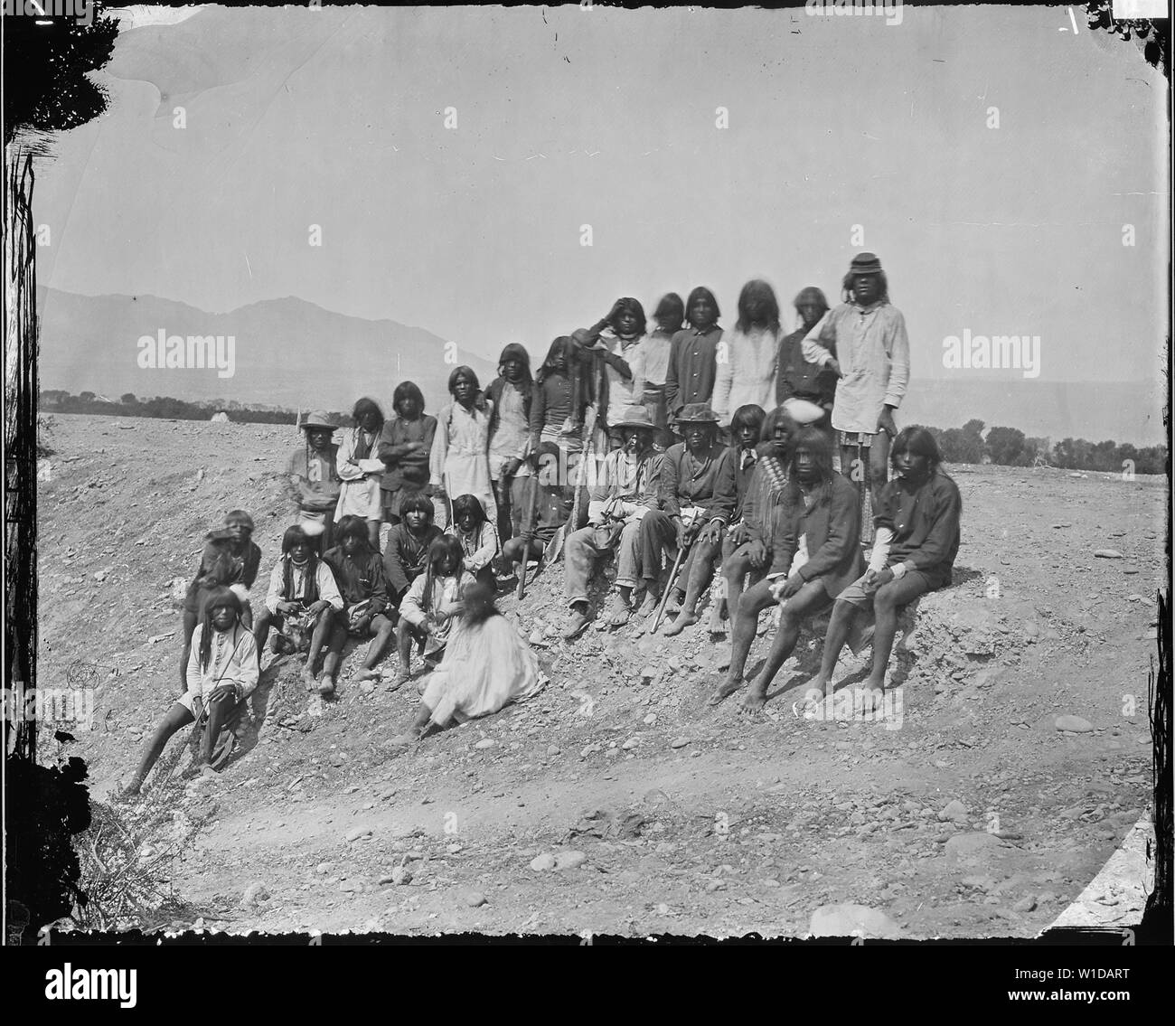 GROUP OF MOHAVE INDIANS Stock Photo - Alamy