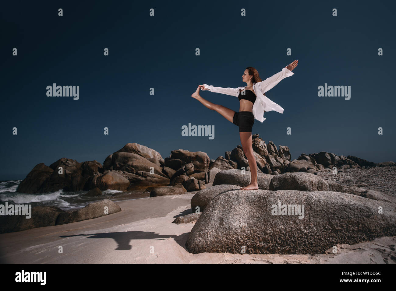 Beautiful young woman doing hi-res stock photography and images - Alamy