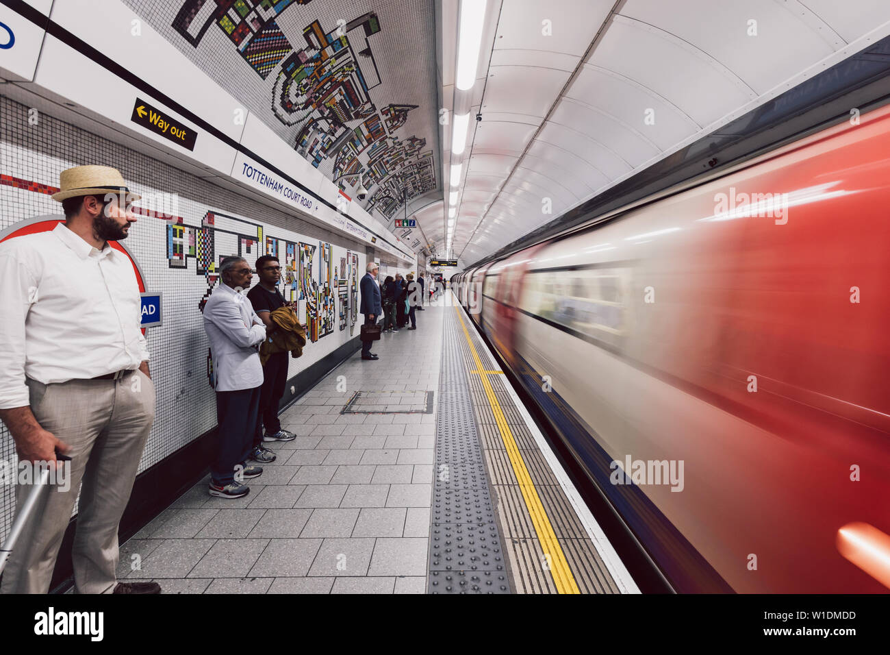 Tottenham court road sign hi-res stock photography and images - Alamy