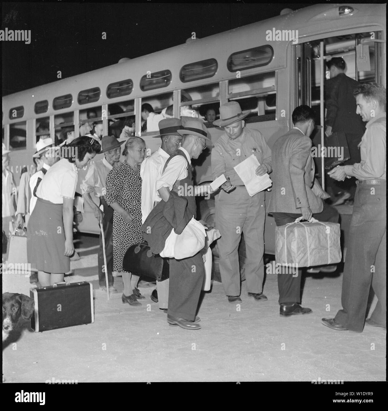 gila-river-relocation-center-rivers-arizona-evacuees-returning-to
