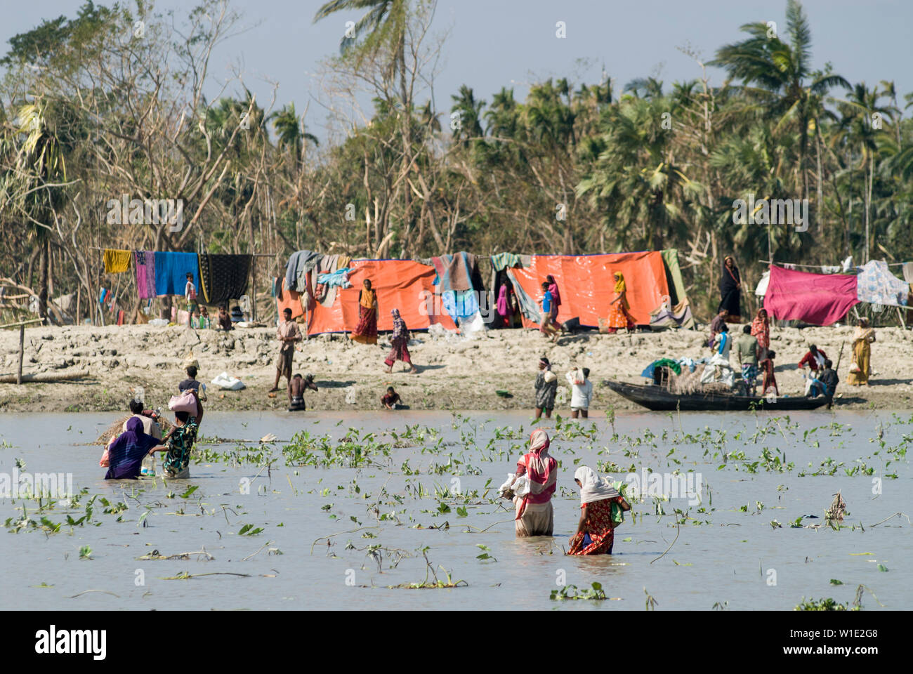 BANGLADESH, cyclone Sidr and high tide destroy villages in Southkhali in District Bagerhat / BANGLADESCH, der Wirbelsturm Zyklon Sidr und eine Sturmflut zerstoeren Doerfer im Kuestengebiet von Southkhali Stock Photo