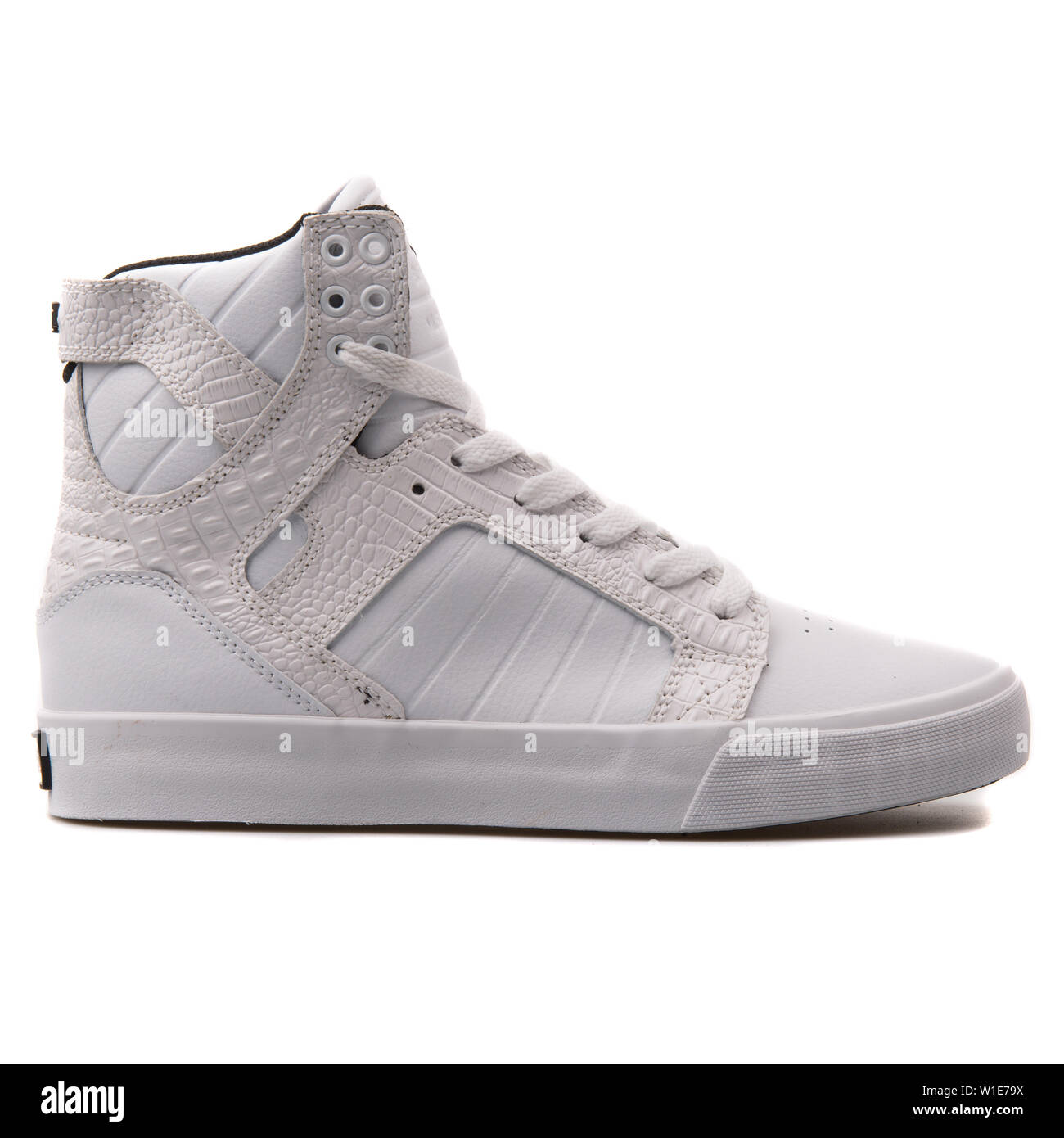 Probleem klink Nadruk VIENNA, AUSTRIA - AUGUST 25, 2017: Supra Skytop croc white sneaker on white  background Stock Photo - Alamy