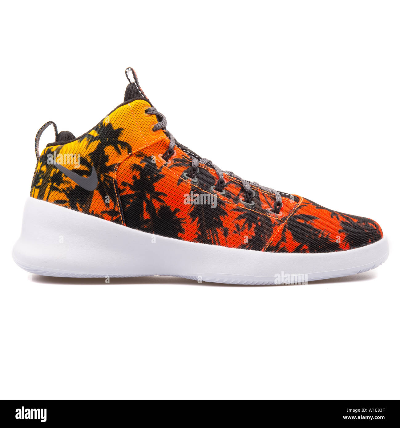 VIENNA, AUSTRIA - AUGUST 25, 2017: Nike Hyperfr3sh QS Palm print orange and  black sneaker on white background Stock Photo - Alamy