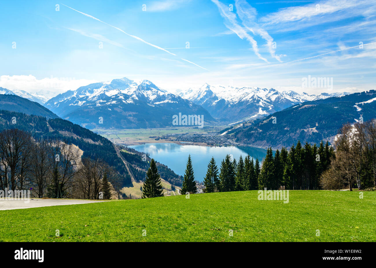 Zell am See. Idyllic Panoramic view on Zellersee (Zeller) lake with alps, Kitzsteinhorn. Zillertal,  Austria, Salzburger land, nearby Tyrol, Tirol Stock Photo