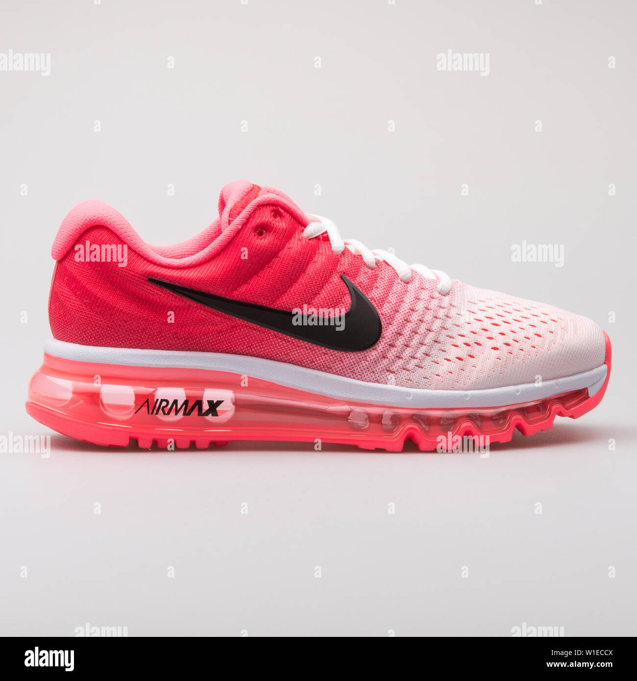 Air max nike red white hi-res stock photography and images - Alamy