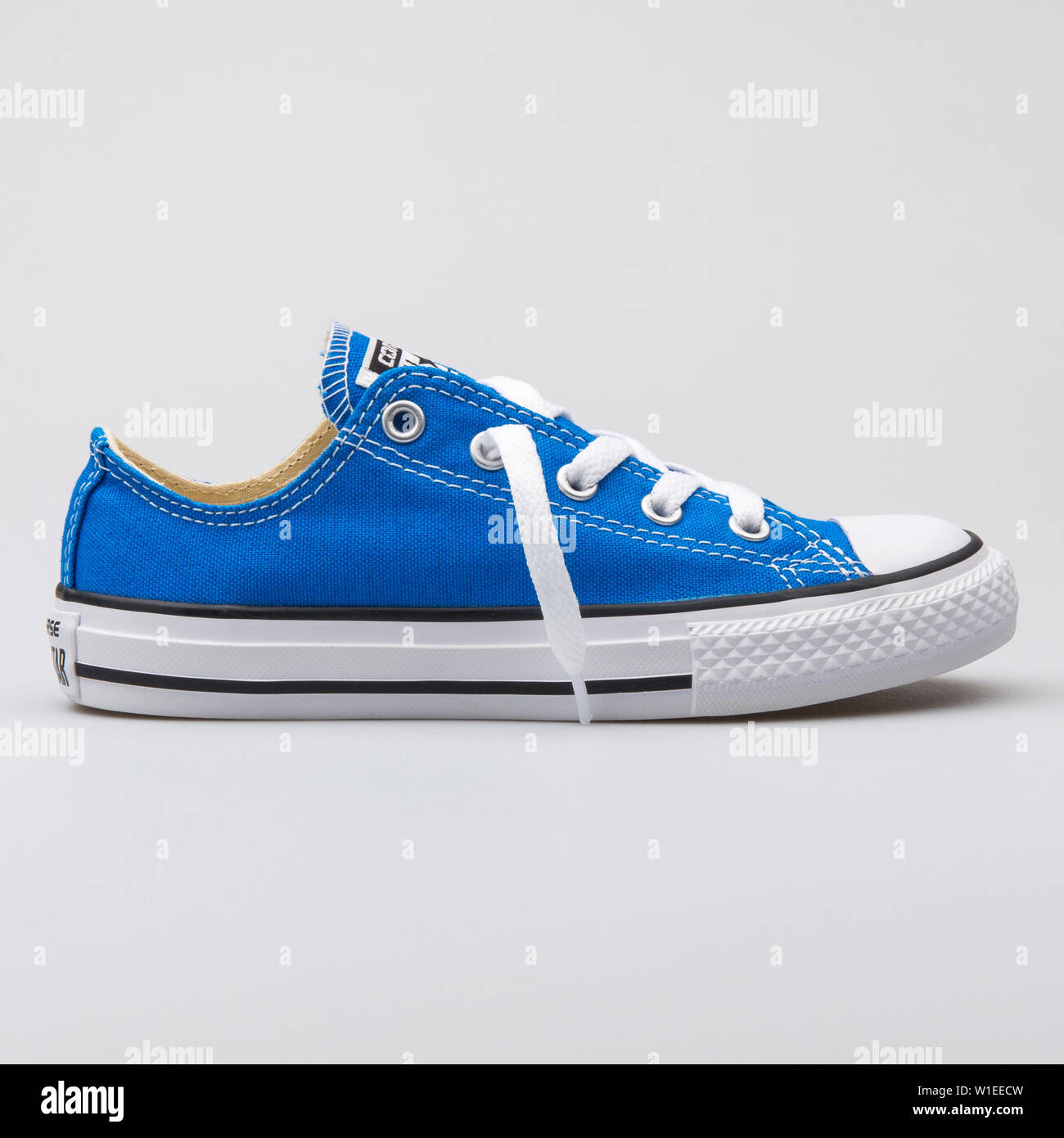 VIENNA, AUSTRIA - AUGUST 7, 2017: Converse Chuck Taylor All Star OX SOAR  blue sneaker on white background Stock Photo - Alamy