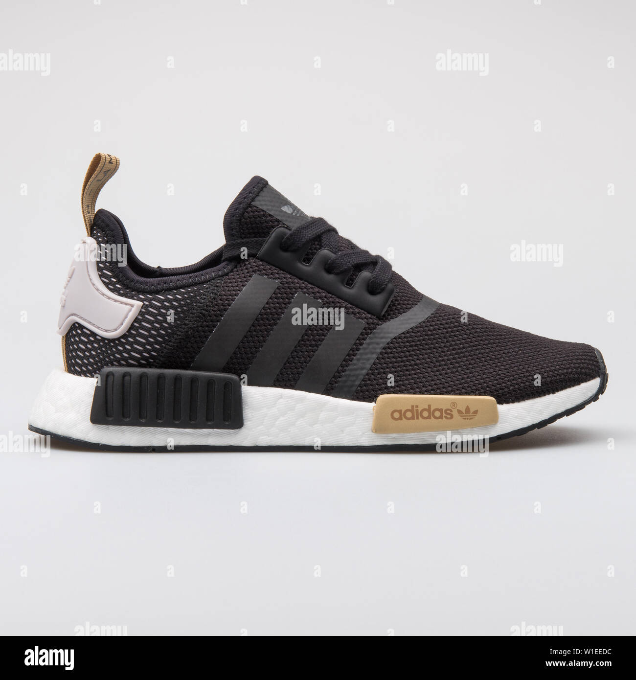 Nmd r1 hi-res stock photography and images - Alamy