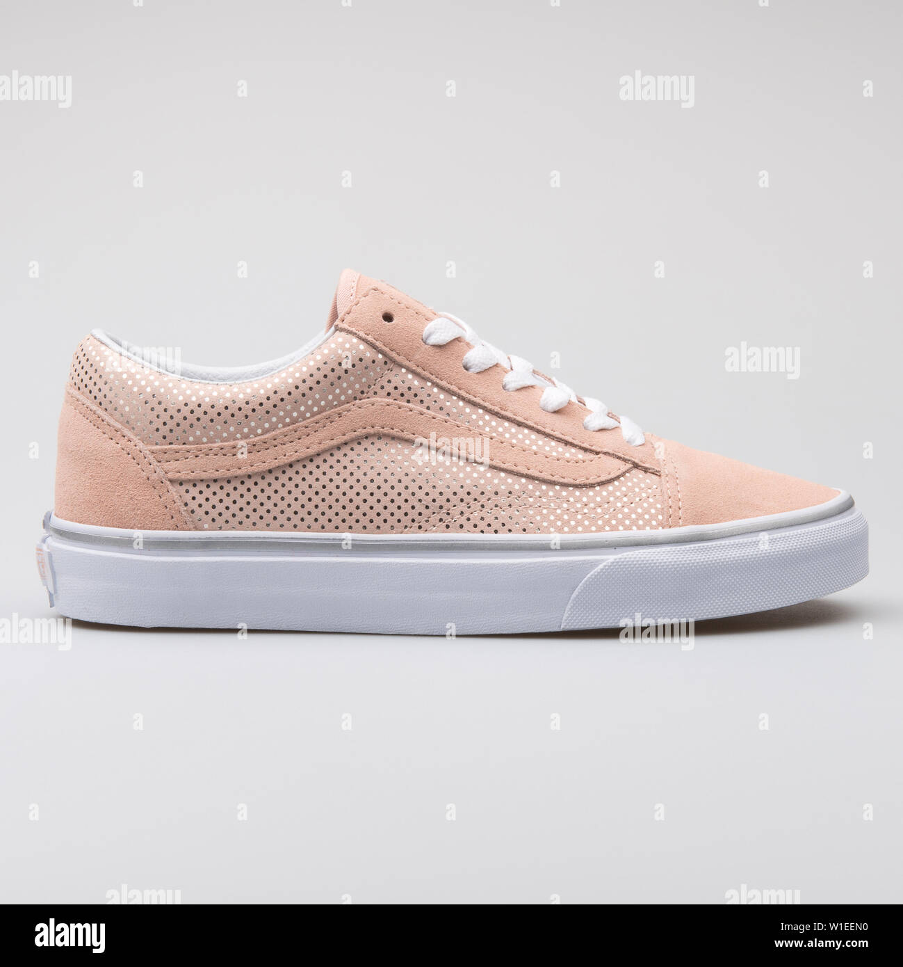 Vans old skool hi-res stock photography and images - Alamy