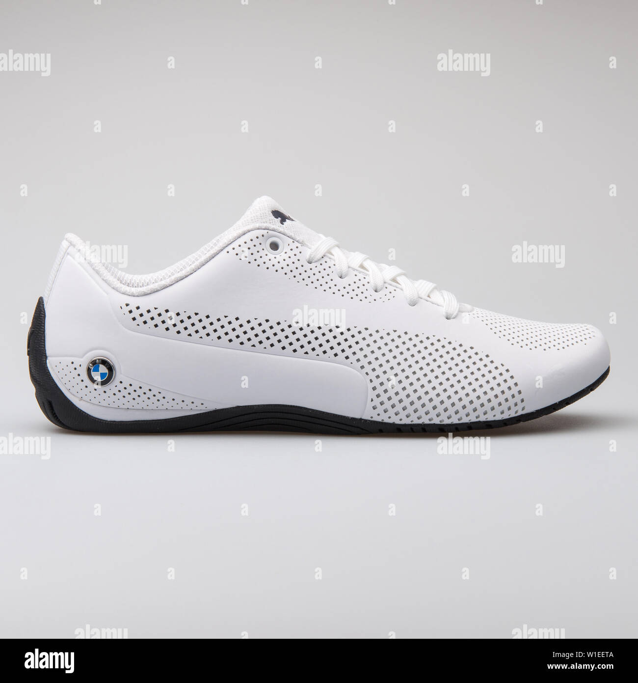 VIENNA, AUSTRIA - AUGUST 7, 2017: Puma BMW MS Drift Cat 5 Ultra white  sneaker on white background Stock Photo - Alamy