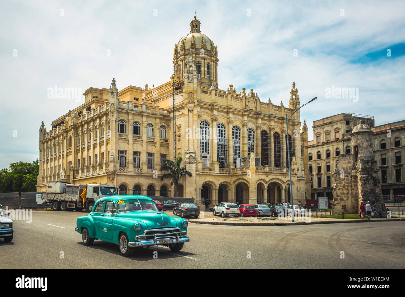 Old classic car and The former Presidential Palace, The Museum of the Revolution in Old Havana, Cuba, West Indies, Caribbean, Central America Stock Photo