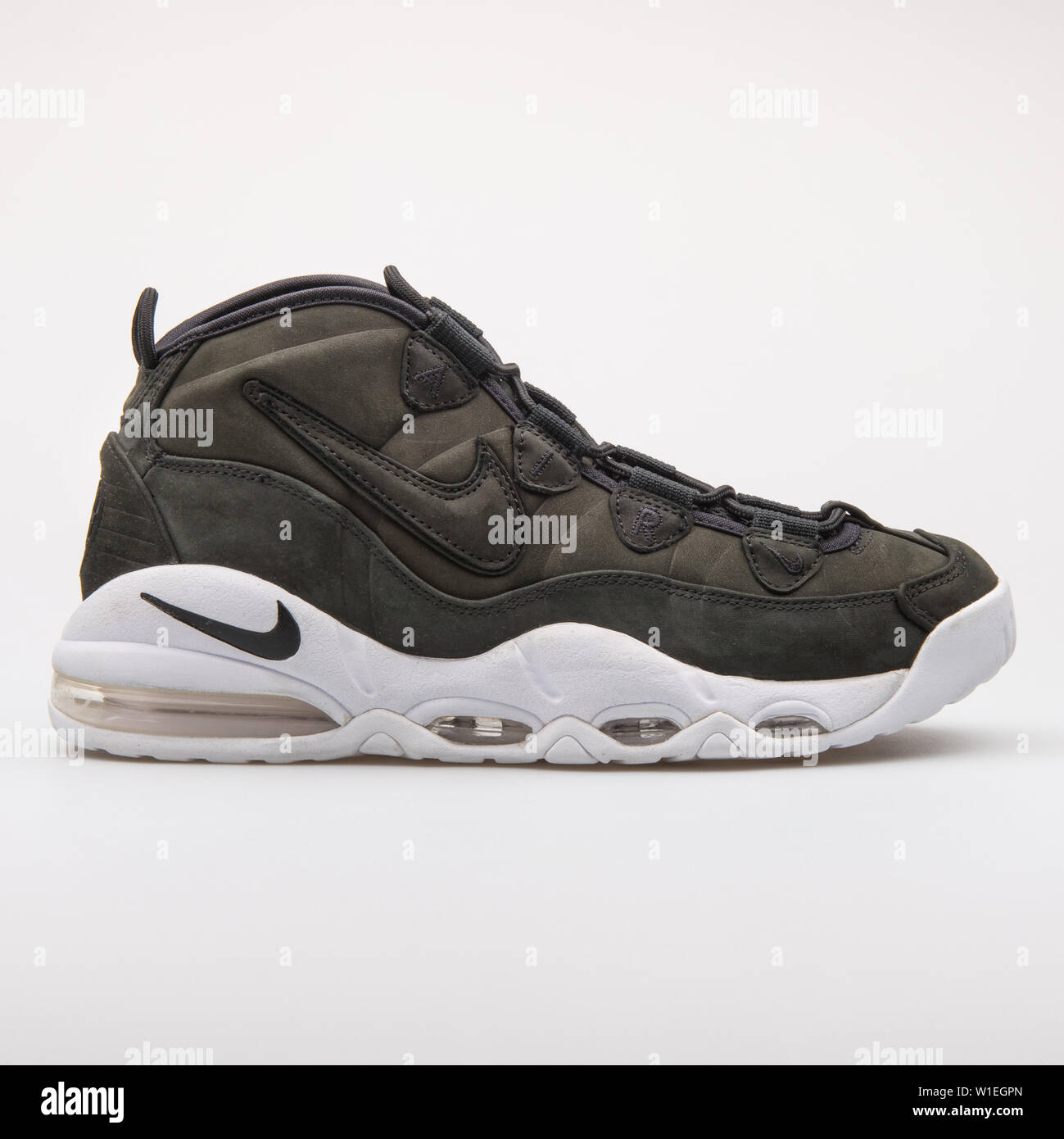 nike uptempo august 2017