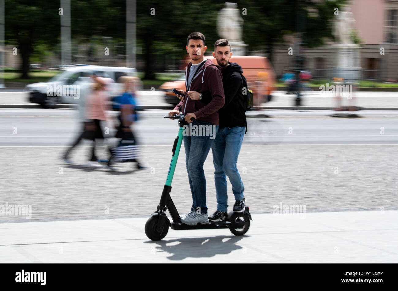 02-july-2019-berlin-two-tourists-from-wuppertal-nrw-drive-on-an-electric-scooter-through-berlin-mitte-after-the-new-electric-pedal-scooters-were-allowed-the-berlin-police-have-already-established-a-whole-series-of-violations-of-the-road-traffic-regulations-the-police-expressly-appeal-to-the-drivers-to-familiarise-themselves-with-the-scooter-before-starting-into-traffic-photo-bernd-von-jutrczenkadpa-W1EGXP.jpg