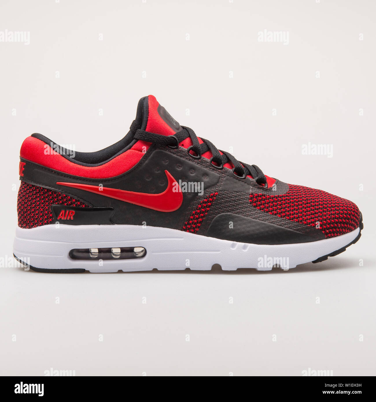 nike essential 2017