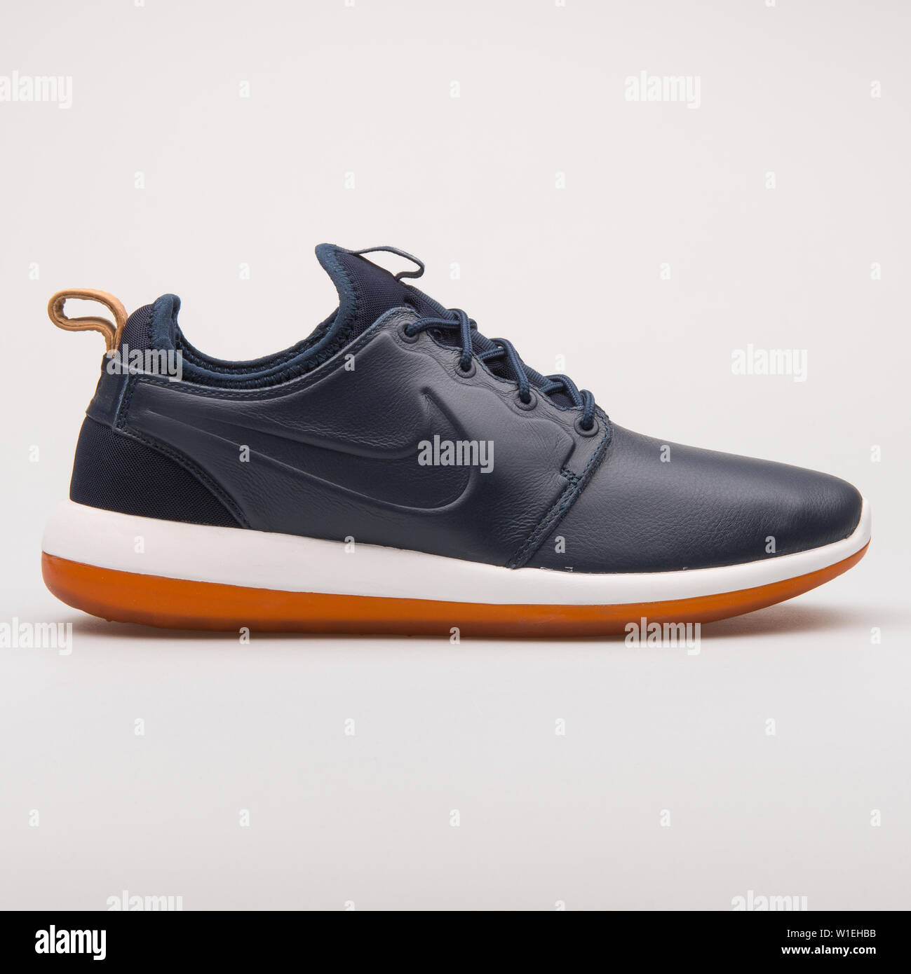 leather nike roshe