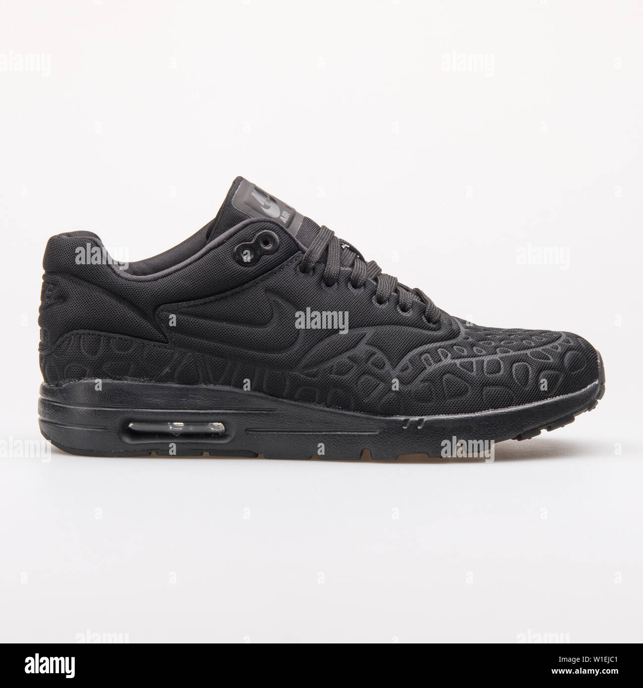 Air max nike white hi res stock photography and images Page 11 Alamy