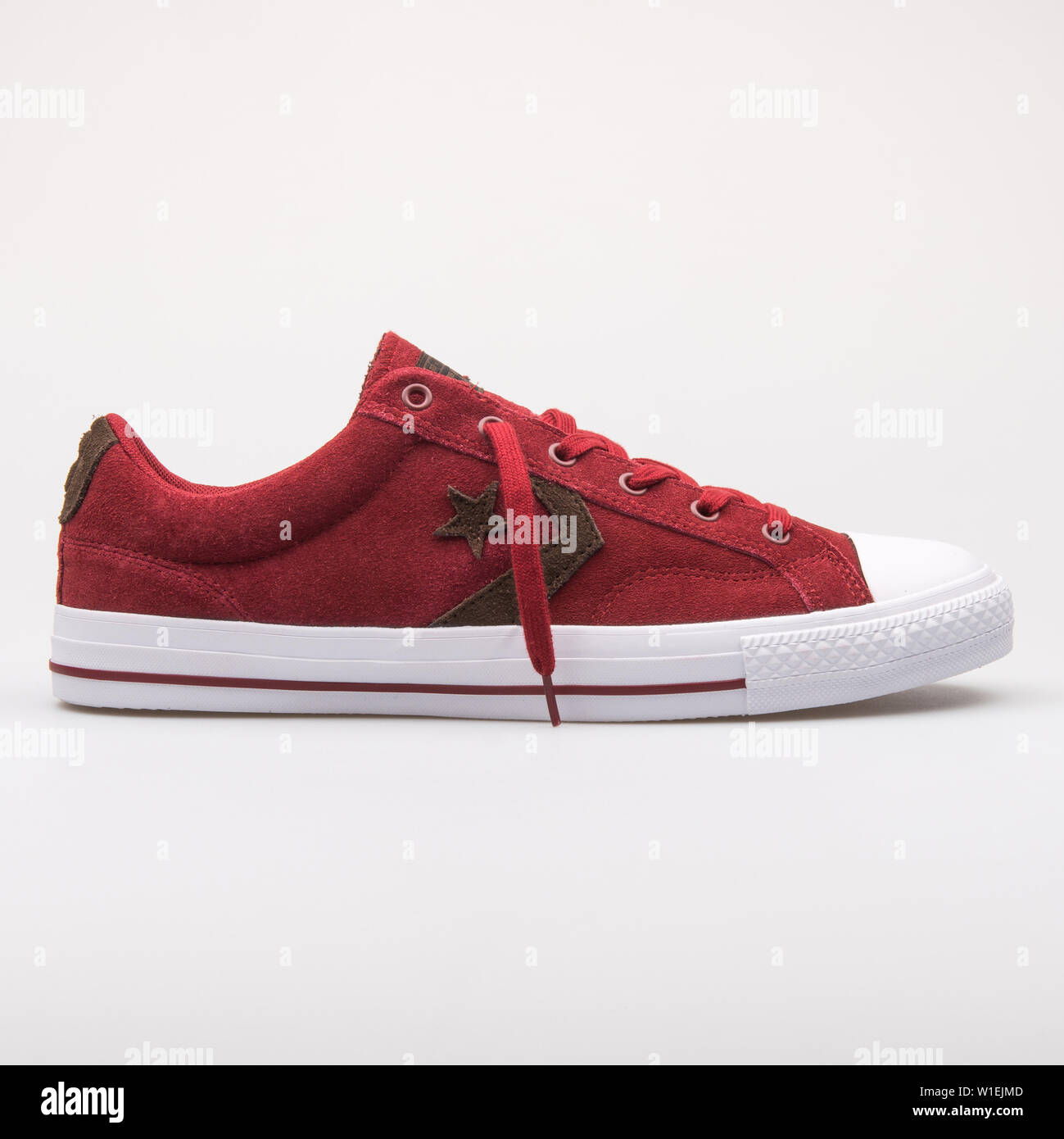 VIENNA, AUSTRIA - AUGUST 23, 2017: Converse Chuck Taylor All Star Player  Suede OX red sneaker on white background Stock Photo - Alamy