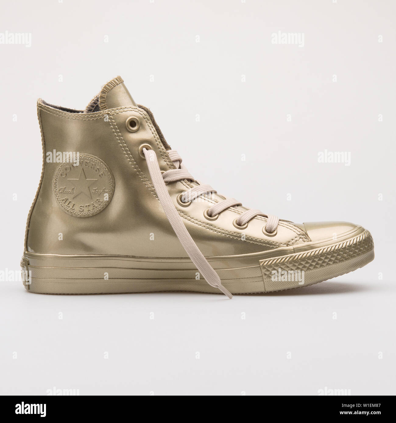 VIENNA, AUSTRIA - AUGUST 28, 2017: Converse Chuck Taylor All Star Metallic  Rubber High gold sneaker on white background Stock Photo - Alamy