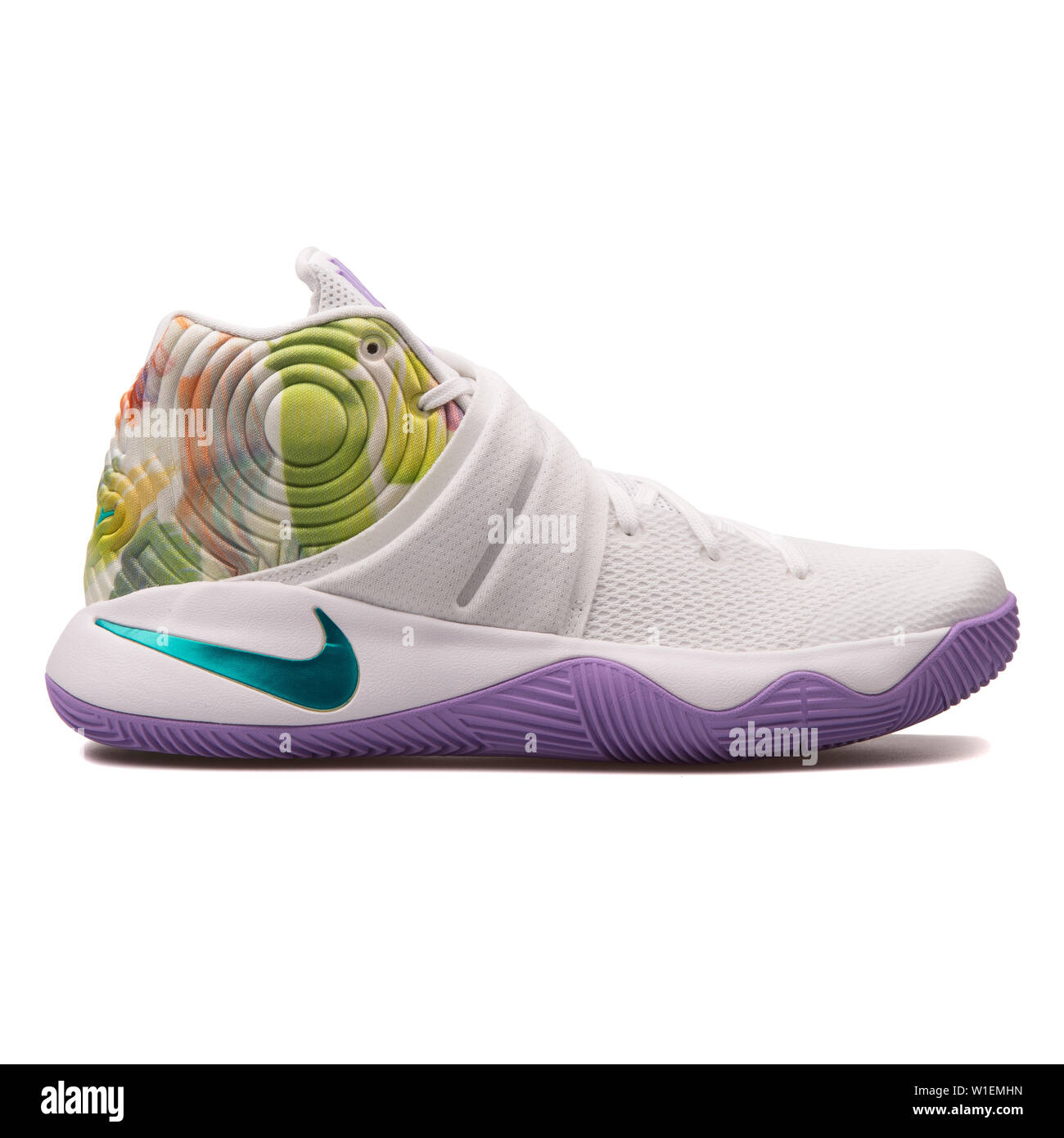 Nike trainers sneakers 2 hi-res stock photography and images - Alamy