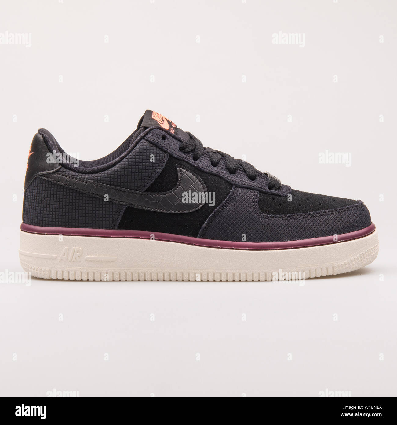 Nike air force 1 07 hi res stock photography and images Alamy