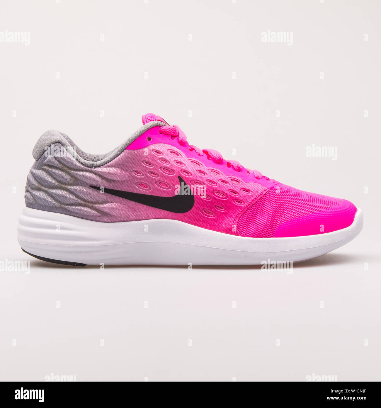 2017: Nike Lunarstelos pink, grey 