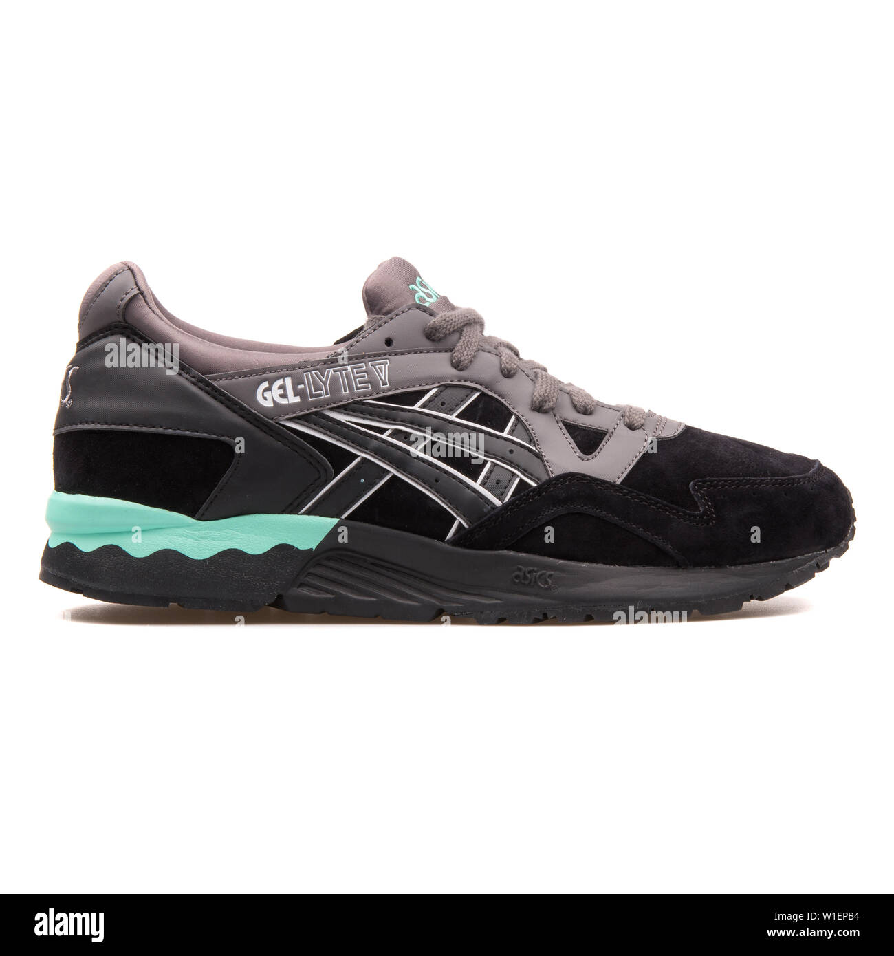 Asics black hi-res stock photography and images - Alamy
