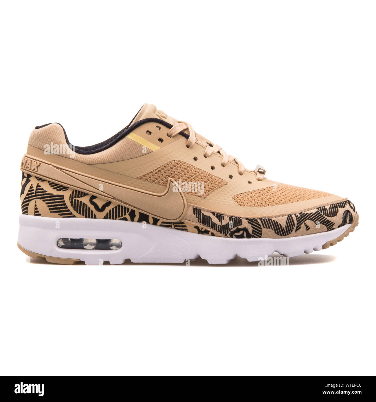 VIENNA, AUSTRIA - AUGUST 10, 2017: Nike Air Max BW Ultra LOTC QS beige and  black sneaker on white background Stock Photo - Alamy
