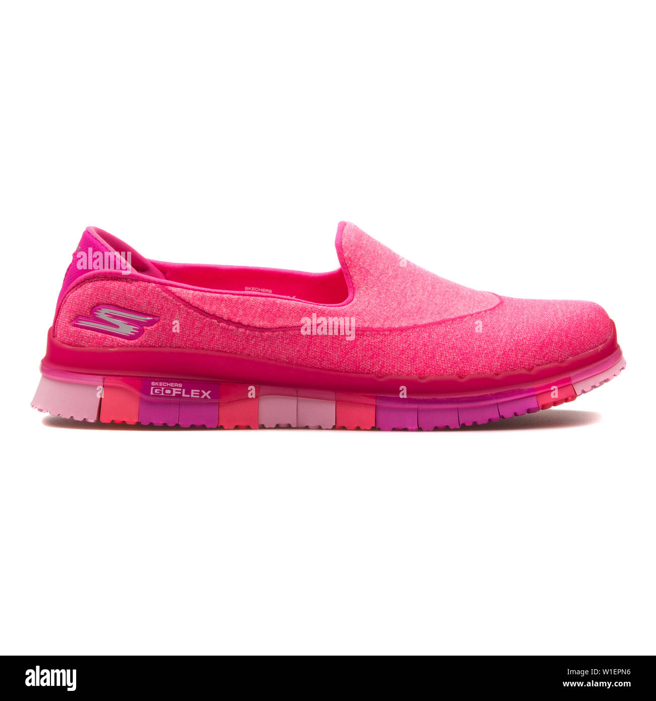 2017: Skechers Go Flex hot pink sneaker 