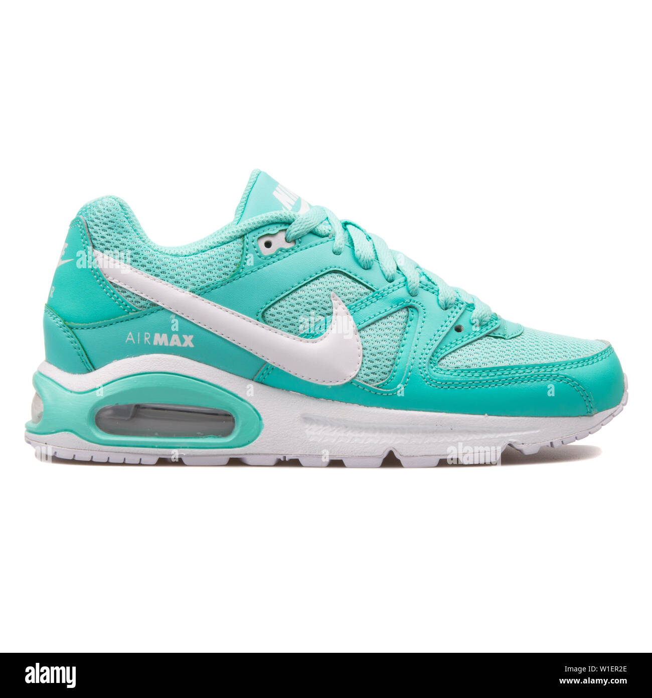 overal Shipley Dinkarville VIENNA, AUSTRIA - AUGUST 10, 2017: Nike Air Max Command turquoise and white  sneaker on white background Stock Photo - Alamy