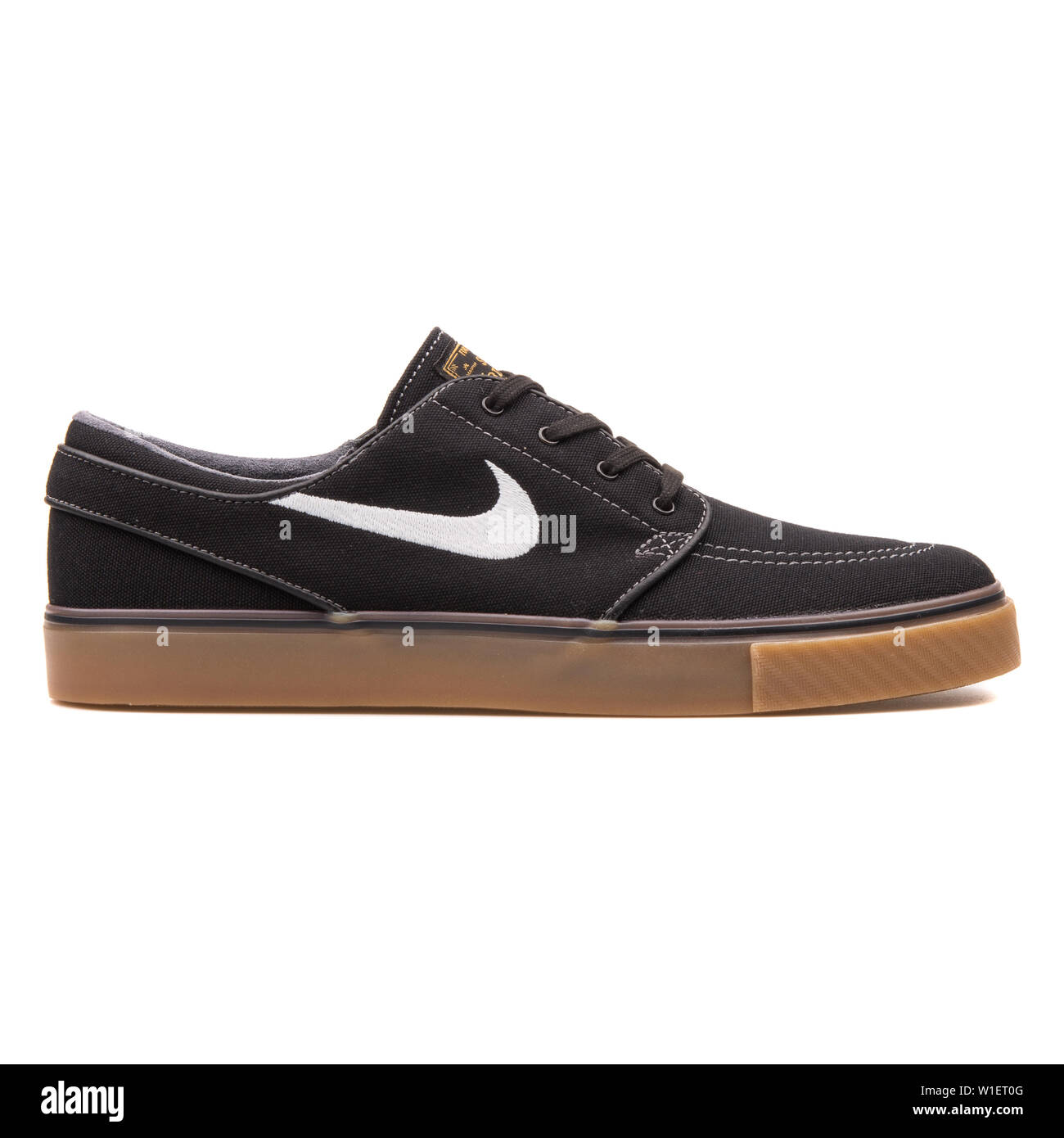 VIENNA, AUSTRIA - AUGUST 10, 2017: Nike Zoom Stefan Janoski Canvas black  sneaker on white background Stock Photo - Alamy