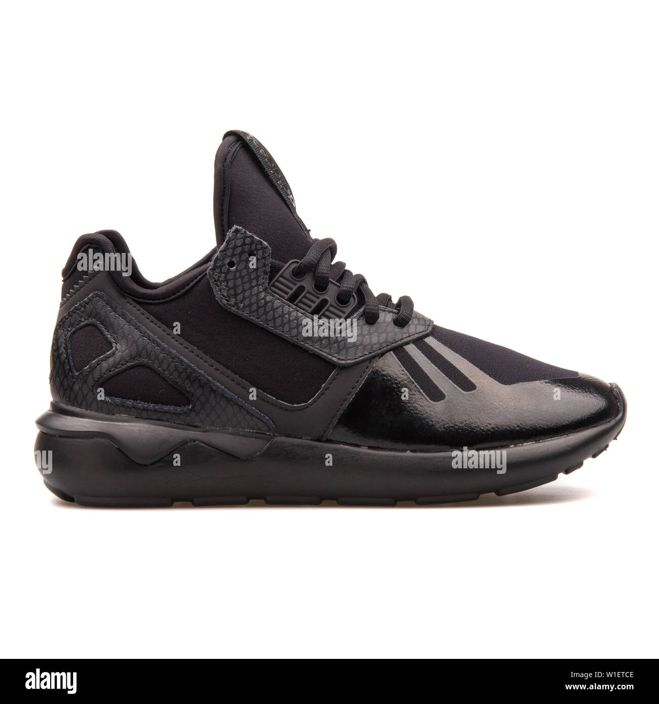 adidas tubular 2017