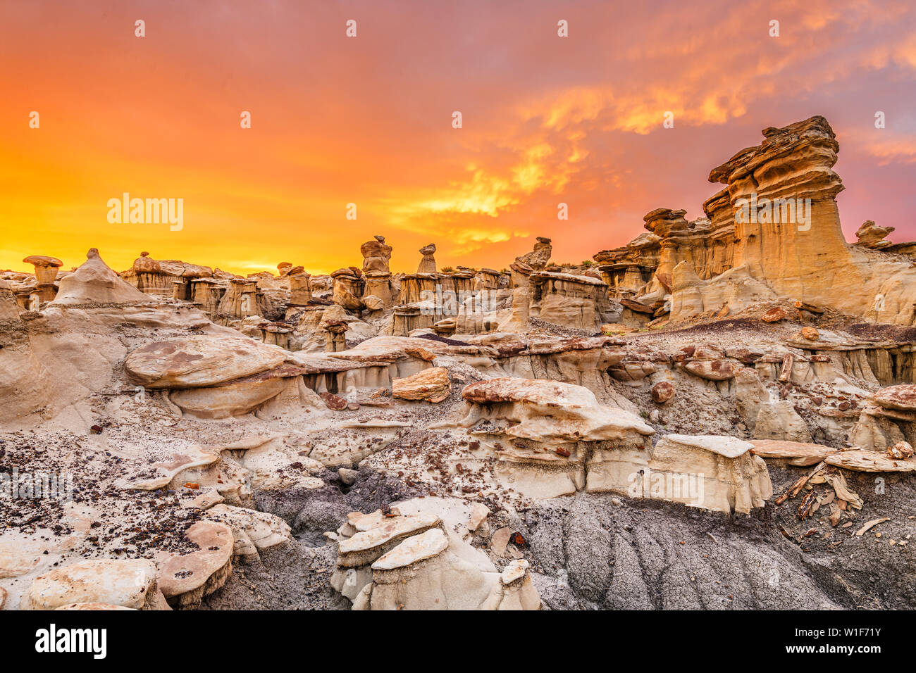 bisti-de-na-zin-wilderness-new-mexico-high-resolution-stock-photography